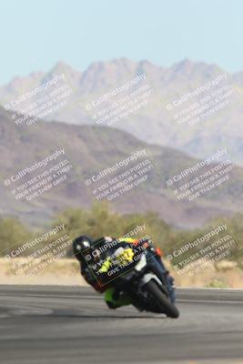 media/Oct-30-2025-Racers Edge (Thu) [[dabbdaf680]]/3-B Group/Session 2 (Turn 14)/